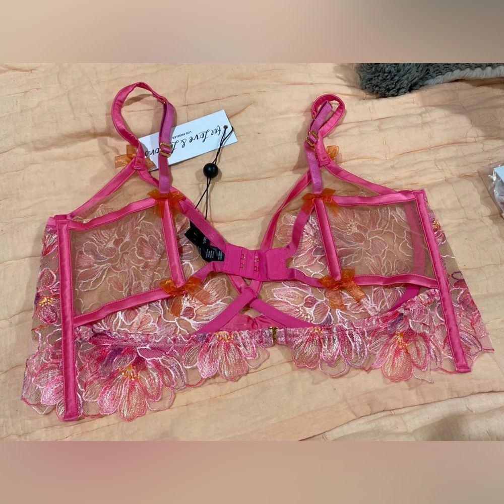 FOR LOVE & LEMONS Hibiscus Embroidery bra 
size 38 D
Color: pink white 
NWT - Picture 7 of 8